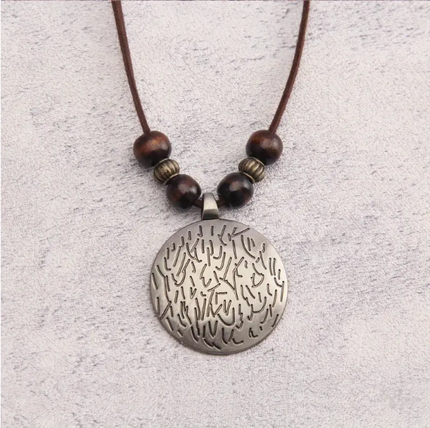 Vintage women's necklace with more adjustable leather strap and beads