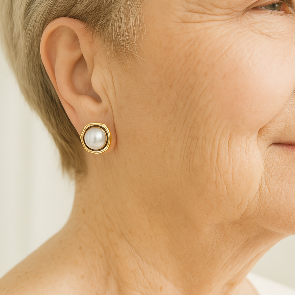 Minimal Black Pearl Studs