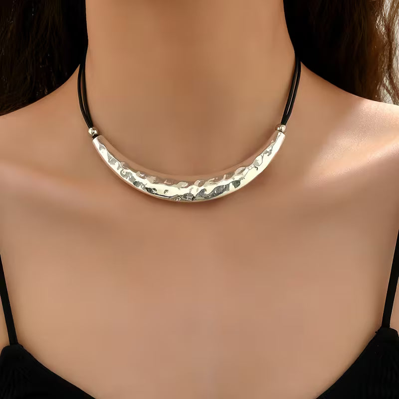 Vintage Hammered Zinc Alloy Crescent Choker Necklace