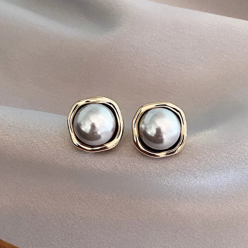 Isabel - Elegant vintage black pearl earrings
